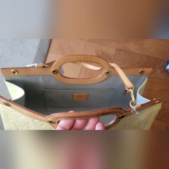 Louis Vuitton Pearl Vernis Roxbury Drive Purse - Picture 2 of 8